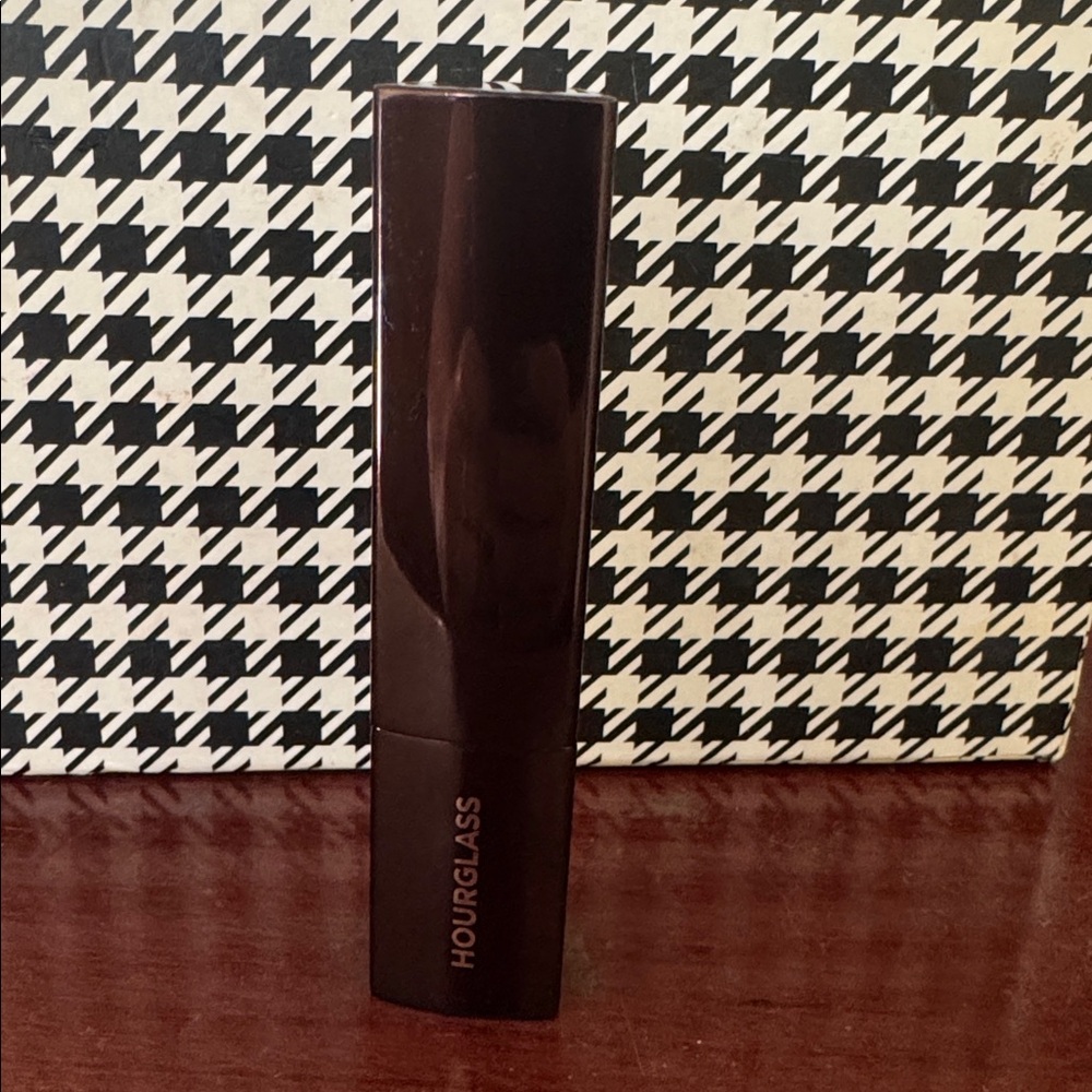 Hourglass Foundation Stick